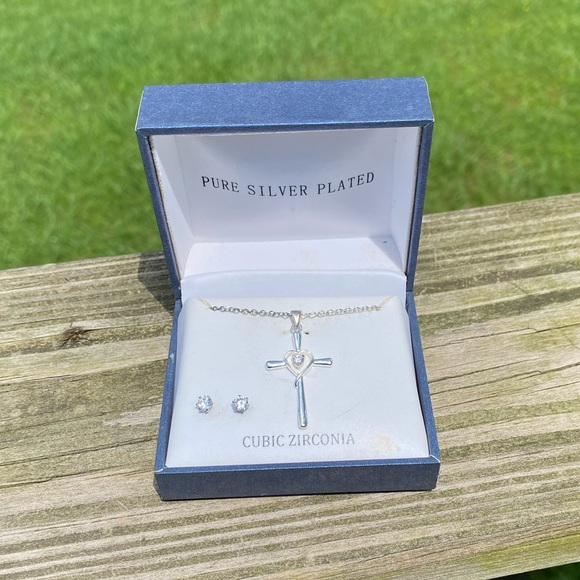 Heart cross and cz stud earring set silver plated new in box - Picture 8 of 8